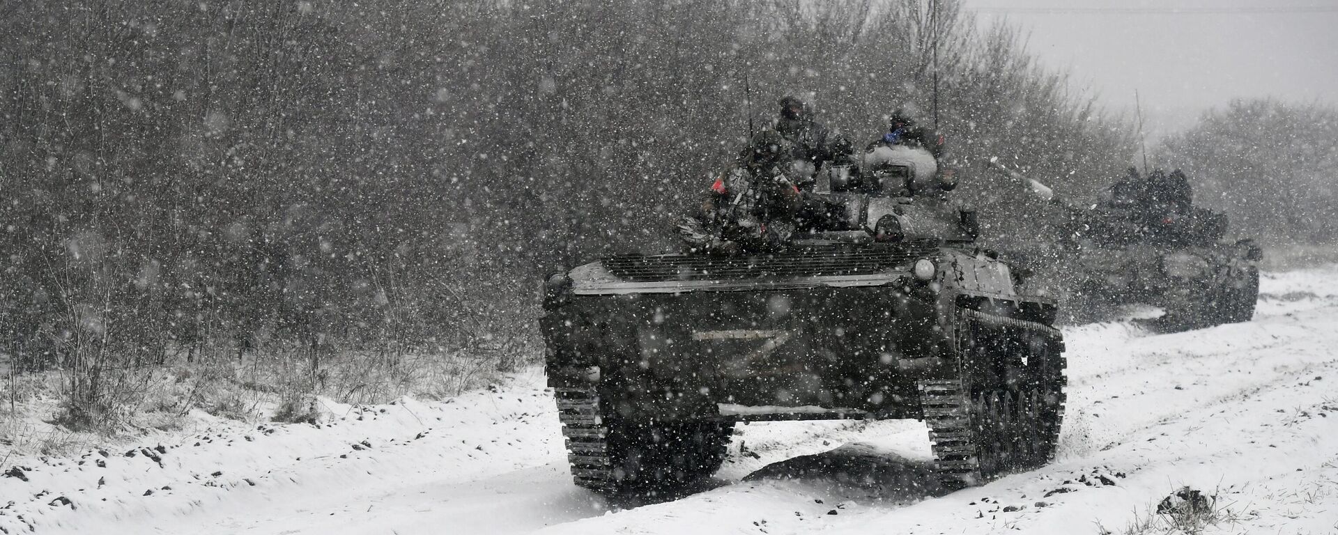 Танкі Т-72Б у зоне СВА - Sputnik Беларусь, 1920, 09.01.2026