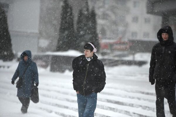 Пока метеорологи спорят, кто "парализовал" Европу: "Улли" или "Фрэнсис", белорусы вступили в борьбу с последствиями южного циклона, как бы он ни назывался. Одними из первых непогоду встретили жители Гомельской области. - Sputnik Беларусь