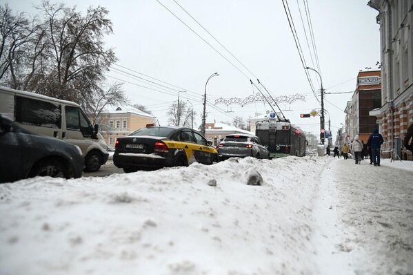 О ситуации в регионе доложили президенту, заверив, что в области с последствиями стихии справляются, а при необходимости на уборку снега направят технику строительных, сельскохозяйственных и промышленных организаций. - Sputnik Беларусь