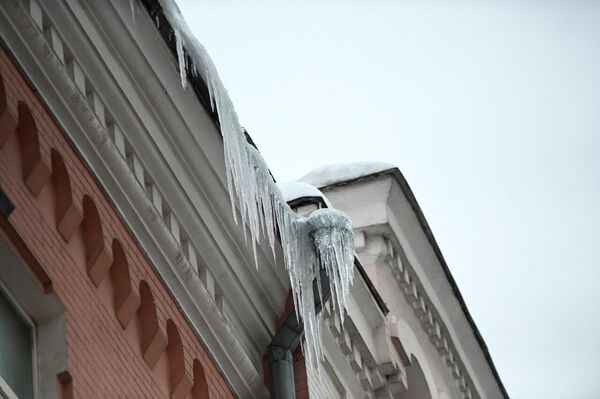 С учетом морозной погоды, которую обещают синоптики уже в эти выходные, в области планируют усилить режим работы сотрудников ЖКХ, медиков, МЧС, энергетиков, представителей других служб и ведомств. - Sputnik Беларусь