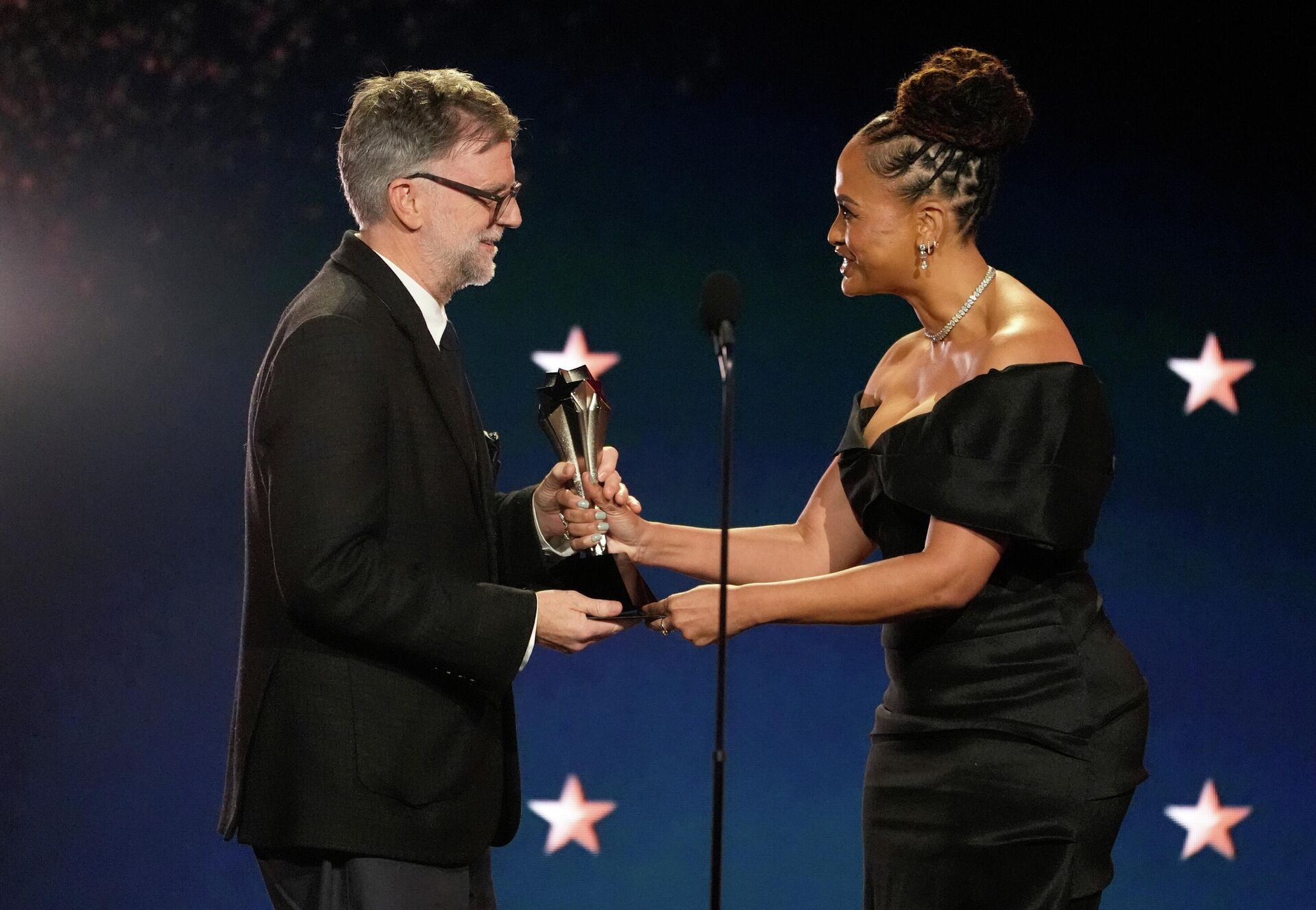 Вручение премии Золотой глобус режиссеру Полу Томасу Андерсону