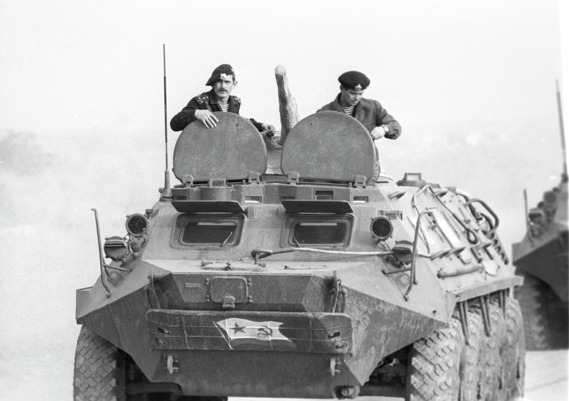 Морские пехотинцы на марше во время учений Щит-82 - Sputnik Беларусь, 1920, 14.01.2026