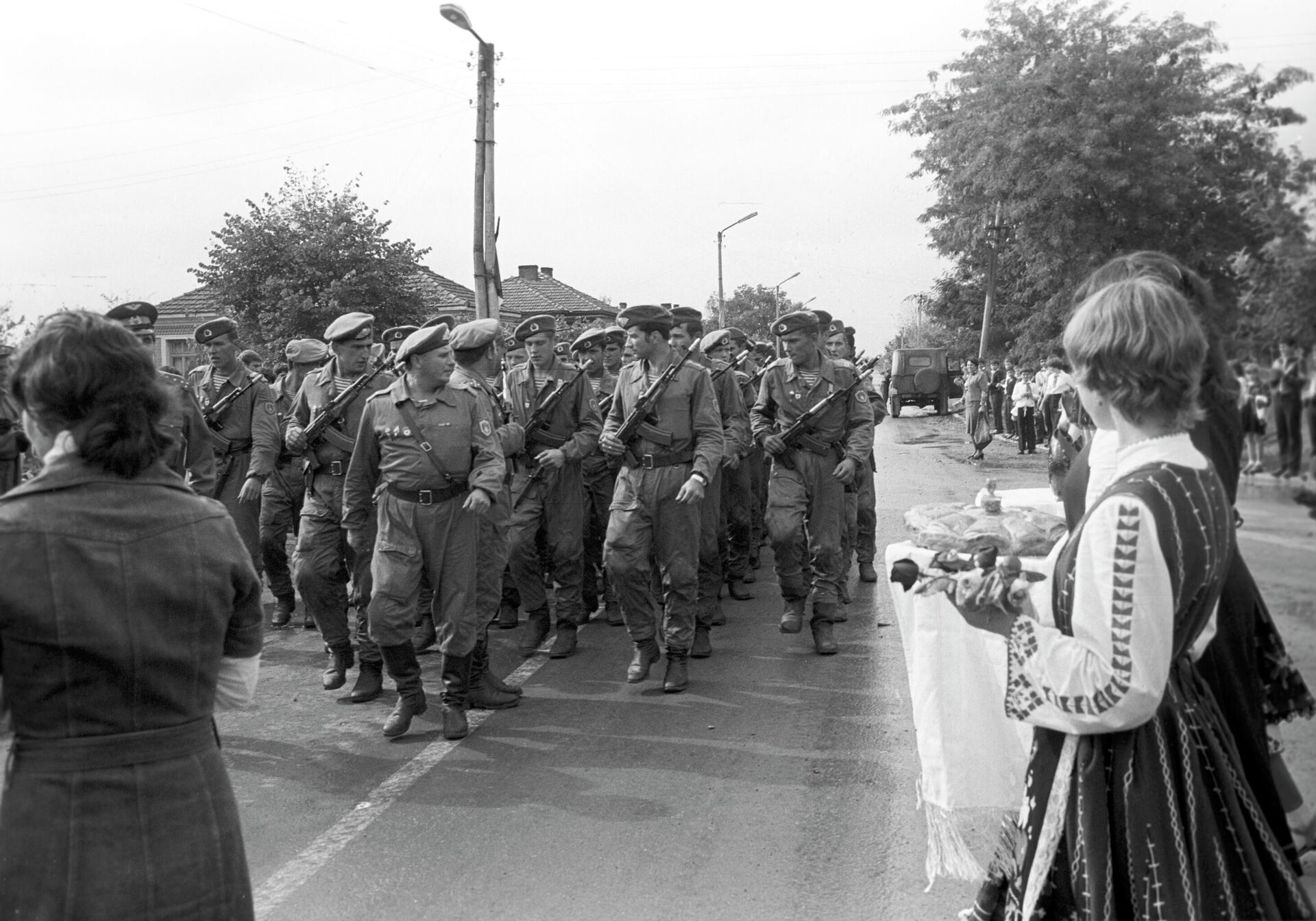 Встреча военнослужащих после завершения учений Щит-82 в Бургасе - Sputnik Беларусь, 1920, 14.01.2026