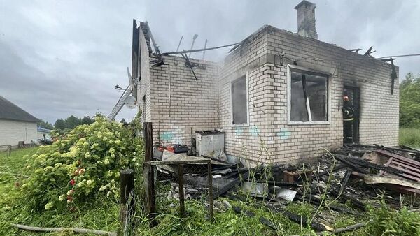 Сгоревший дом - Sputnik Беларусь