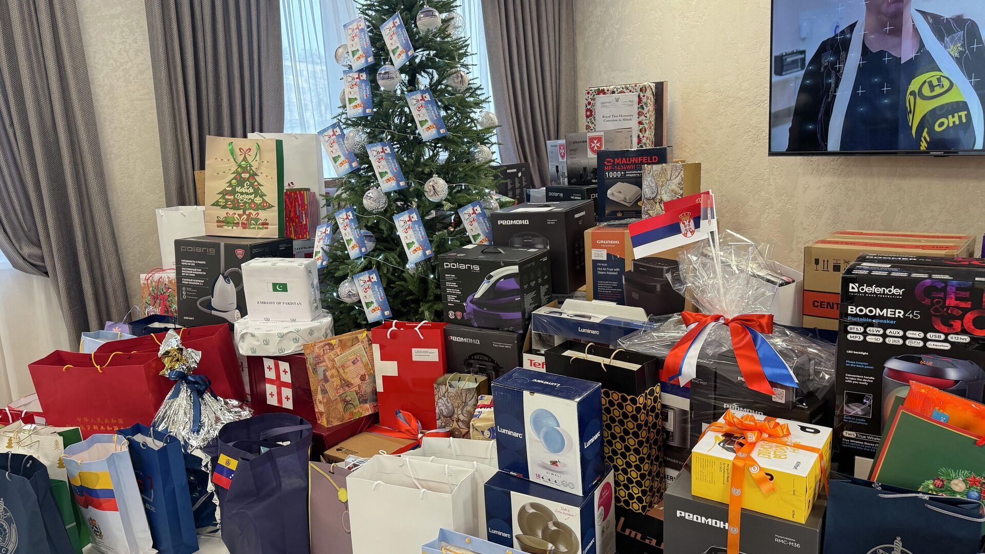 МИД передал новогодние подарки в пансионат Гармония МИД передал новогодние подарки в пансионат Гармония - Sputnik Беларусь, 1920, 14.01.2026