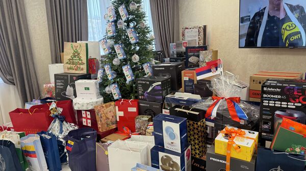 МИД передал новогодние подарки в пансионат Гармония - Sputnik Беларусь