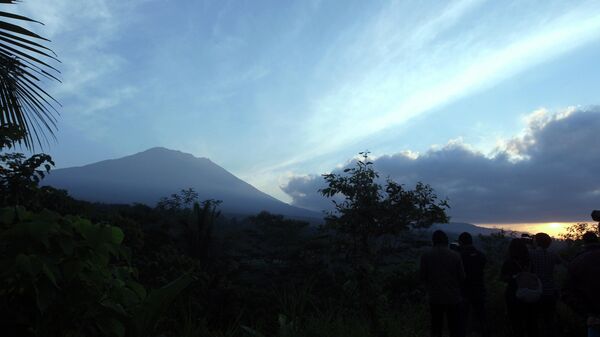 Горы в Индонезии, фото для иллюстрации - Sputnik Беларусь