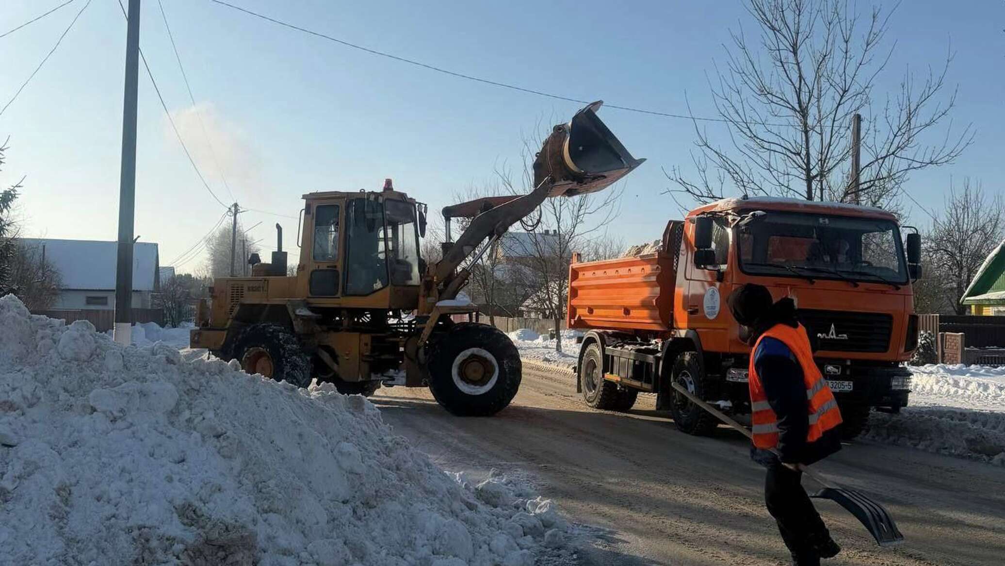 Коммунальщики Минской области вывезли в воскресенье 930 кубов снега