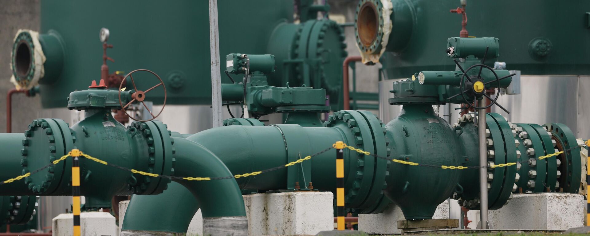 Трубаправоды і рэзервуары на газавым тэрмінале ў Еўропе - Sputnik Беларусь, 1920, 24.01.2026