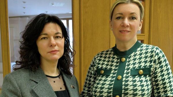 Ирина Акулович и Мария Захарова  - Sputnik Беларусь