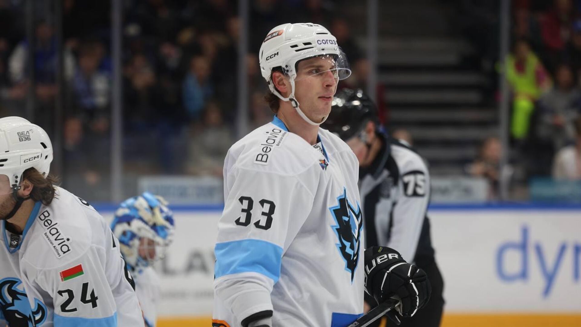 Игровой момент матча