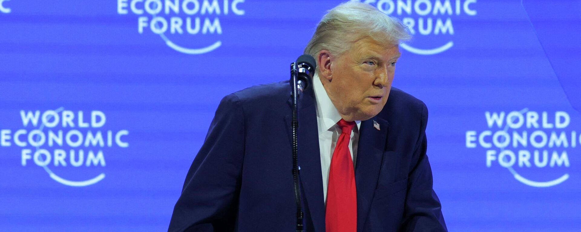 Дональд Трамп выступает на ВЭФ - Sputnik Беларусь, 1920, 21.01.2026