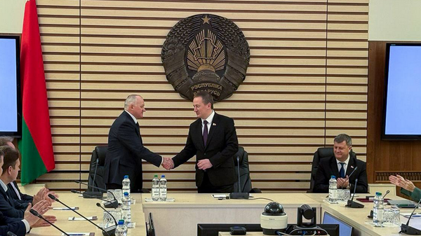 Глава белорусского правительства Александр Турчин представил в нового министра финансов Владислава Татариновича - Sputnik Беларусь