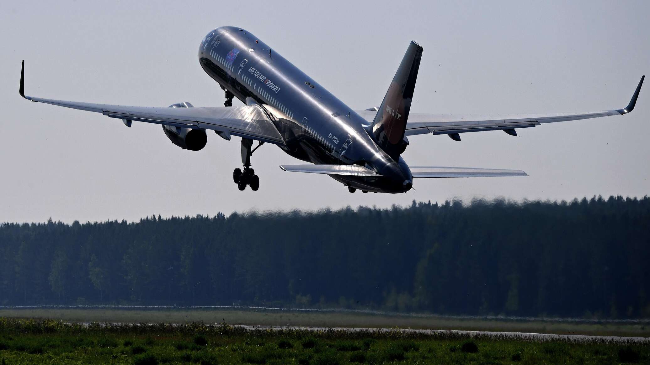 Самолет Boeing 757 авиакомпании Azur Air подал сигнал бедствия над Китаем