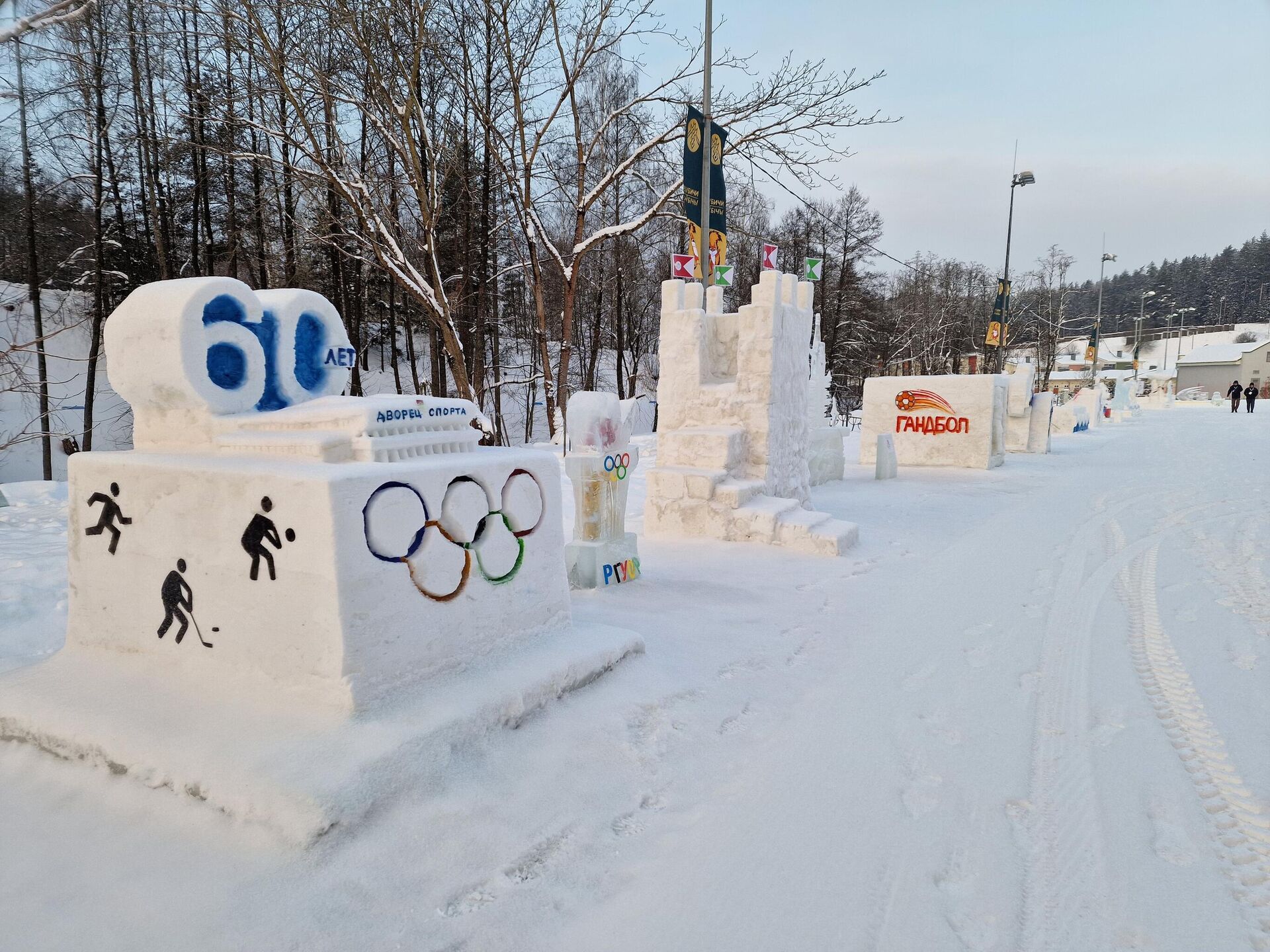 Фигуры из снега в Раубичах - Sputnik Беларусь, 1920, 23.01.2026