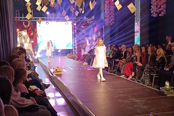 Рождественский бал: модная сказка объединила моделей из Беларуси и России - Sputnik Беларусь