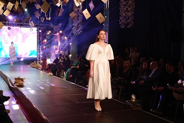 Рождественский бал: модная сказка объединила моделей из Беларуси и России - Sputnik Беларусь