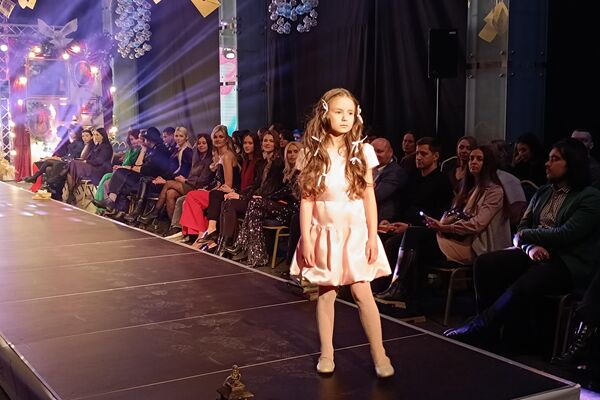 Рождественский бал: модная сказка объединила моделей из Беларуси и России - Sputnik Беларусь