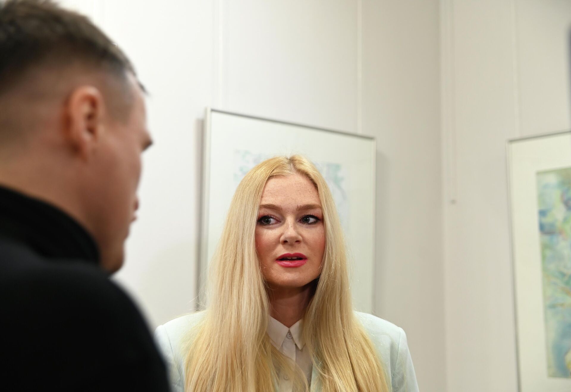 Художница Анастасия Толстая с мужем Никитой помогают Валерию продвигать творчество - Sputnik Беларусь, 1920, 24.01.2026