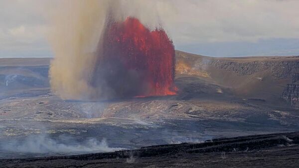 Вогненнае відовішча: фантан лавы вышынёй 450 метраў знялі на відэа на Гаваях - Sputnik Беларусь
