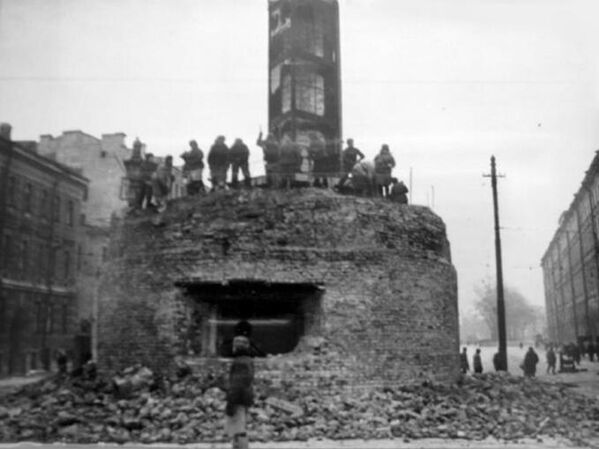 Демонтаж ДОТа на площади Восстания - Sputnik Беларусь