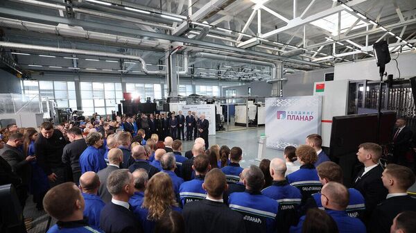 Президент Беларуси Александр Лукашенко посетил ОАО Планар - Sputnik Беларусь