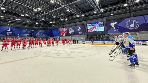 Хоккейная команда президента Беларуси обыграла сборную Гродненской области со счетом 10:5 в третьем матче Республиканской хоккейной лиги  - Sputnik Беларусь