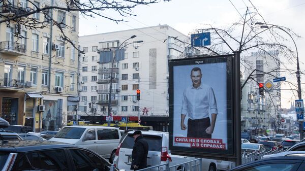 Плакат мэра Киева Виталия Кличко на улице Киева, архивное фото - Sputnik Беларусь