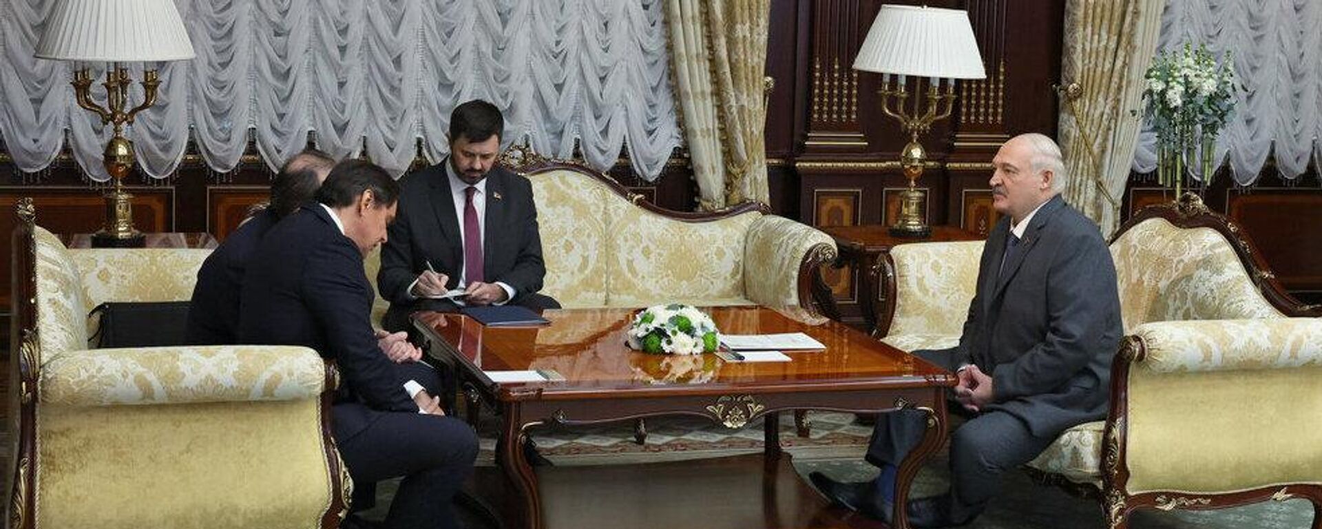 Встреча президента Беларуси Александра Лукашенко с послом Бразилии Бернардом Клинглом  - Sputnik Беларусь, 1920, 02.02.2026