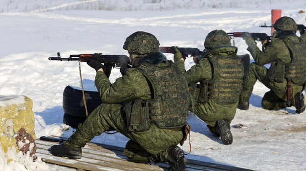 Белорусские военные на стрельбище - Sputnik Беларусь