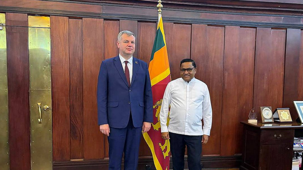 Посол Беларуси Михаил Касько встретился с министром иностранных дел Шри-Ланки Виджитой Хератом - Sputnik Беларусь