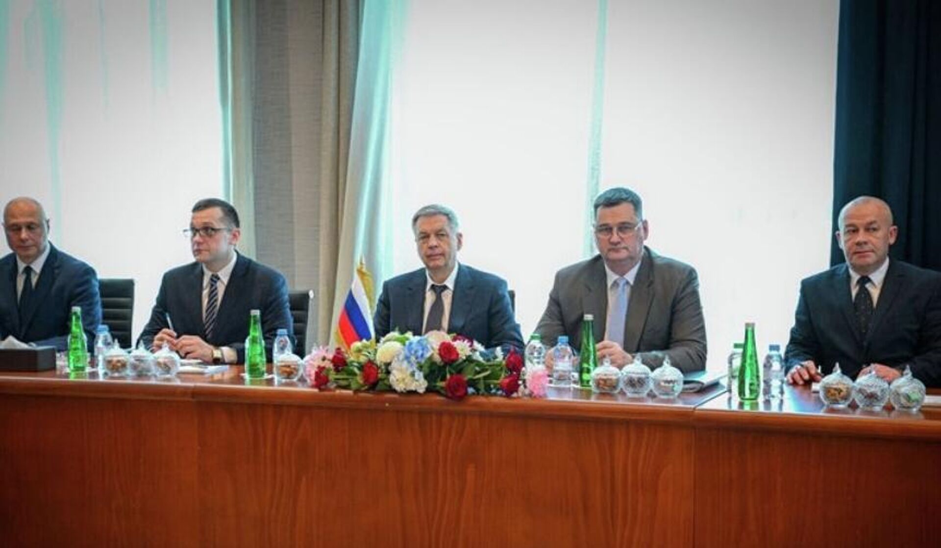 Переговоры представителей РФ, США и Украины в Абу-Даби - Sputnik Беларусь, 1920, 04.02.2026