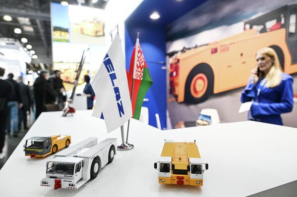 Стенд "БелАЗа". - Sputnik Беларусь