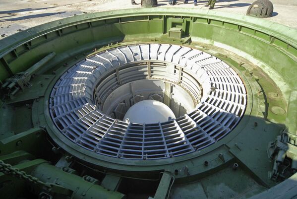 Учебно-боевой пуск межконтинентальной баллистической ракеты РС-18 "Стилет" (SS-19 Stiletto) на космодроме "Байконур" в октябре 2007 года. - Sputnik Беларусь