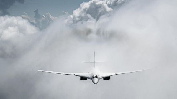 Стратегический бомбардировщик-ракетоносец Ту-160 - Sputnik Беларусь