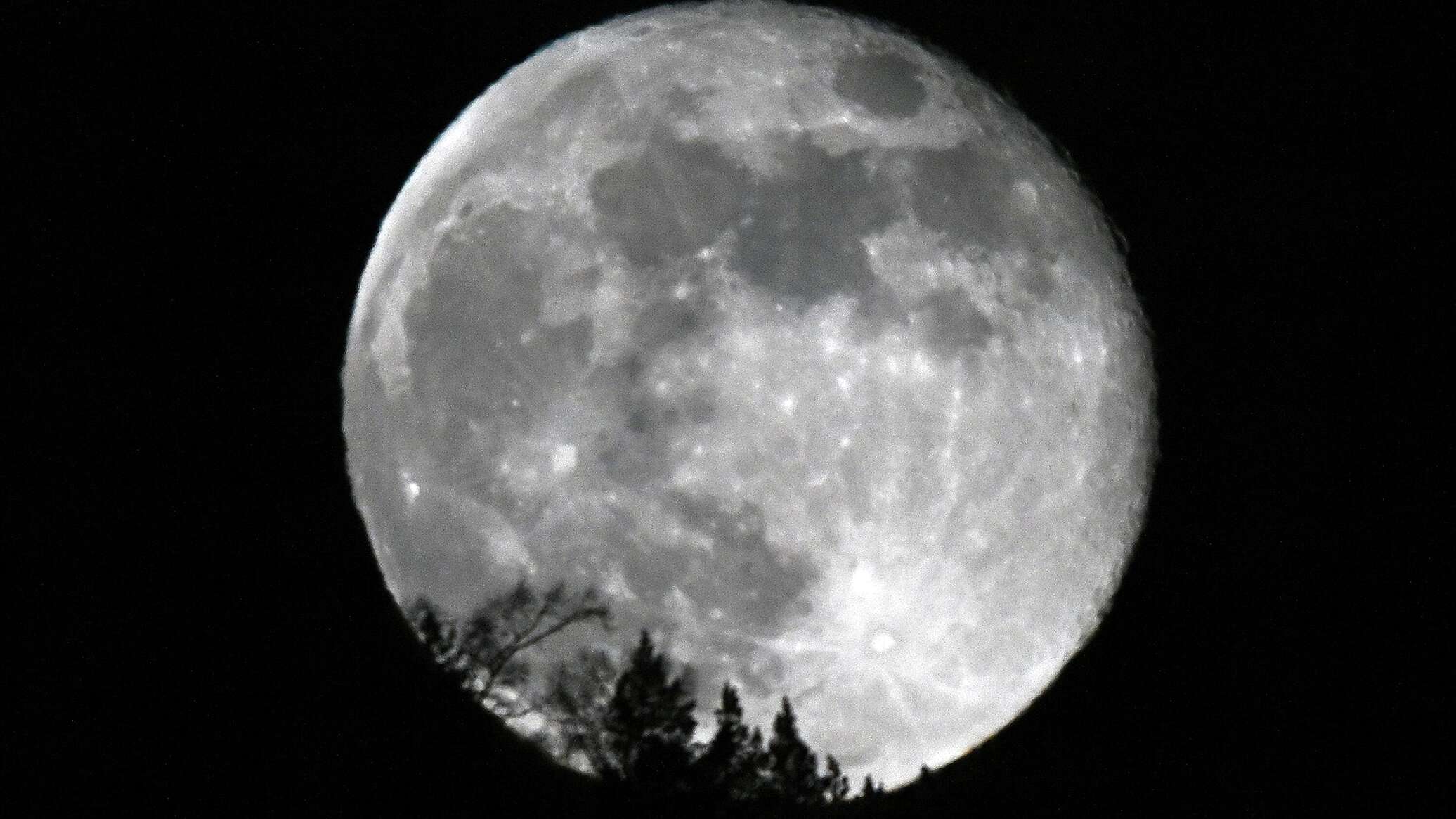 Солнечная активность может сорвать первую за 54 года миссию на Луну Солнечная активность может сорвать первую за 54 года миссию на Луну