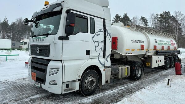 Путь топлива от лаборатории до АЗС (видео) - Sputnik Беларусь