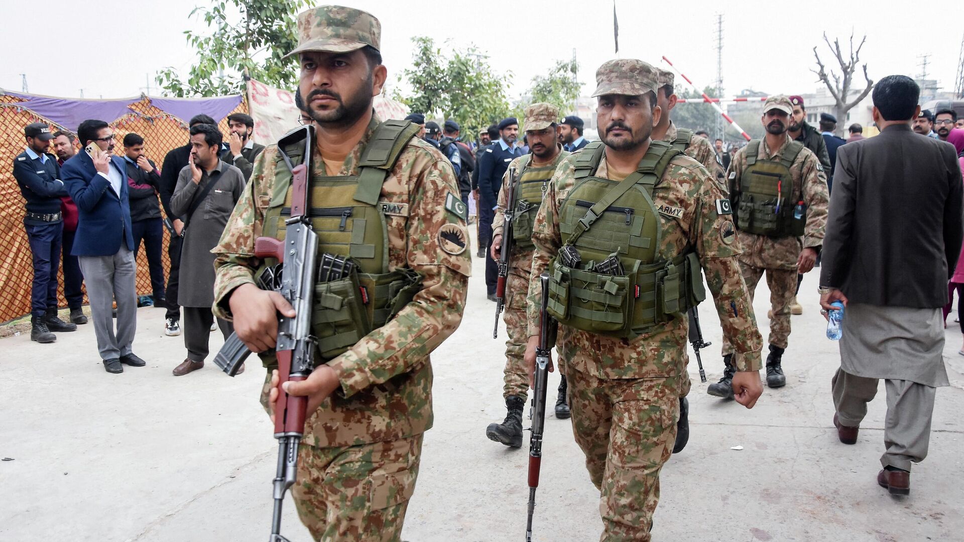 Сотрудники спецслужб Пакистана