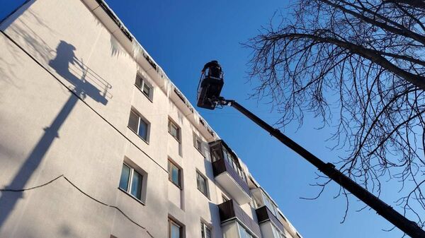 Уборка сосулек в Минске - Sputnik Беларусь