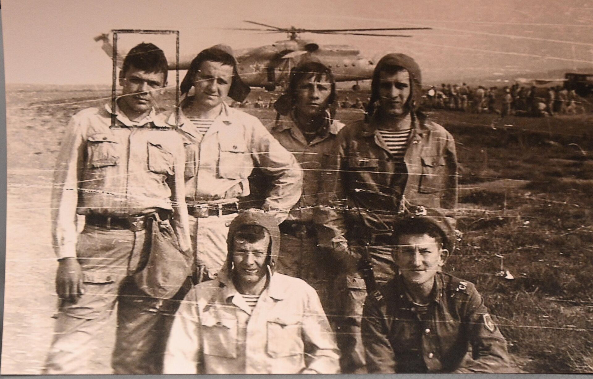 Сергей Сурмачевский (первый слева сверху) с сослуживцами