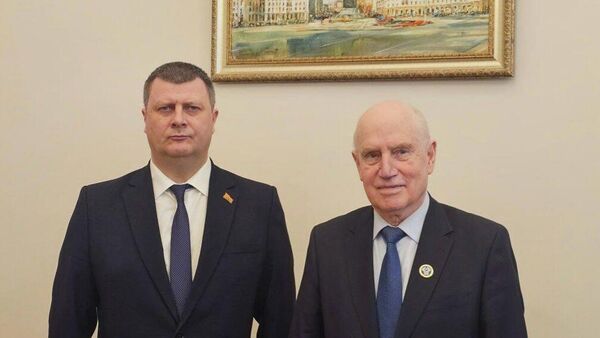 Посол Беларуси в России Юрий Селиверстов и генсекретарь СНГ Сергей Лебедев - Sputnik Беларусь