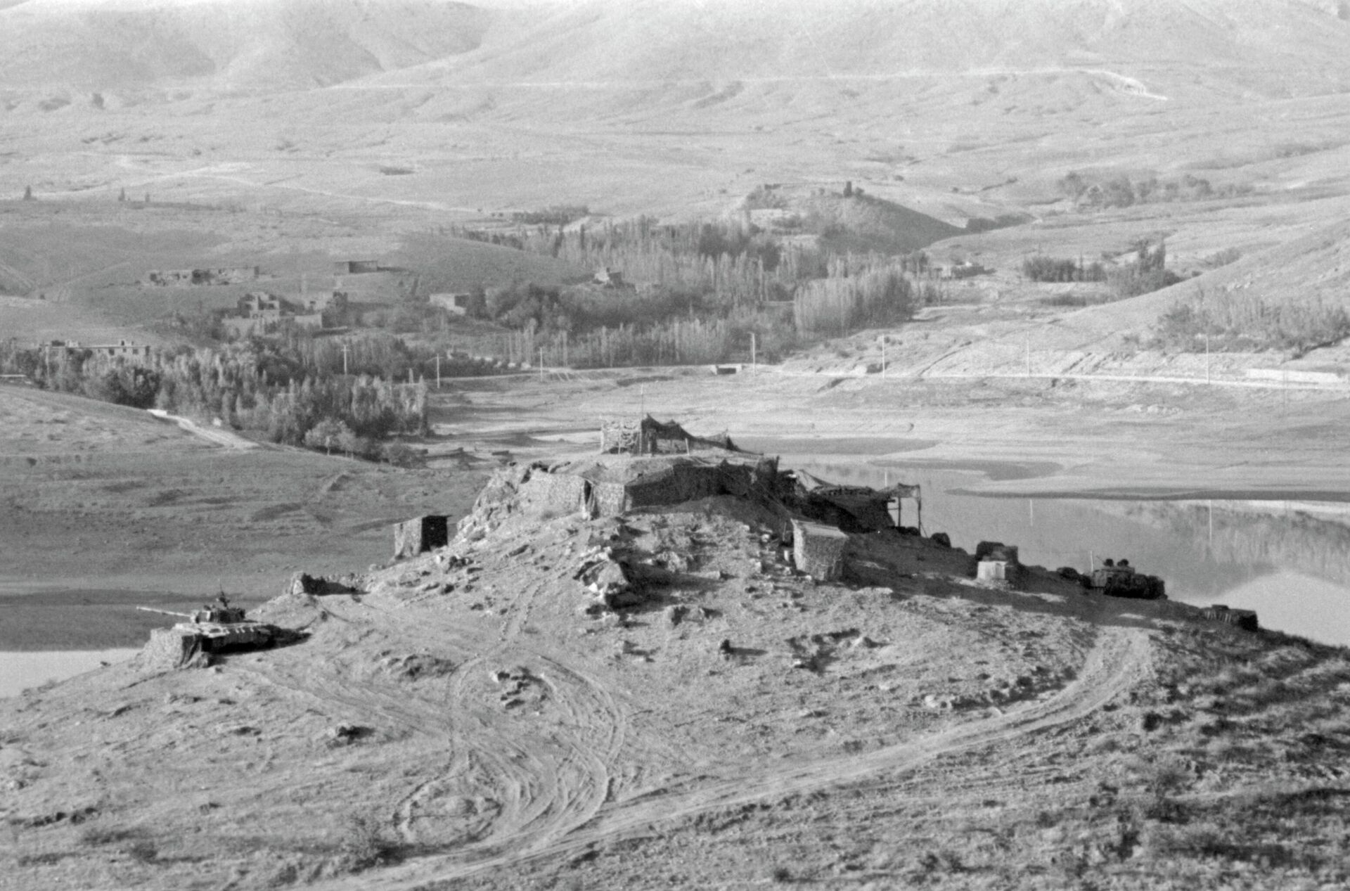 Афганская война 1979 - 1989 годы. Ограниченный контингент советских войск в Демократической Республике Афганистан (ныне - Исламский Эмират Афганистан).  Укрепленный командный пункт. - Sputnik Беларусь, 1920, 14.02.2026