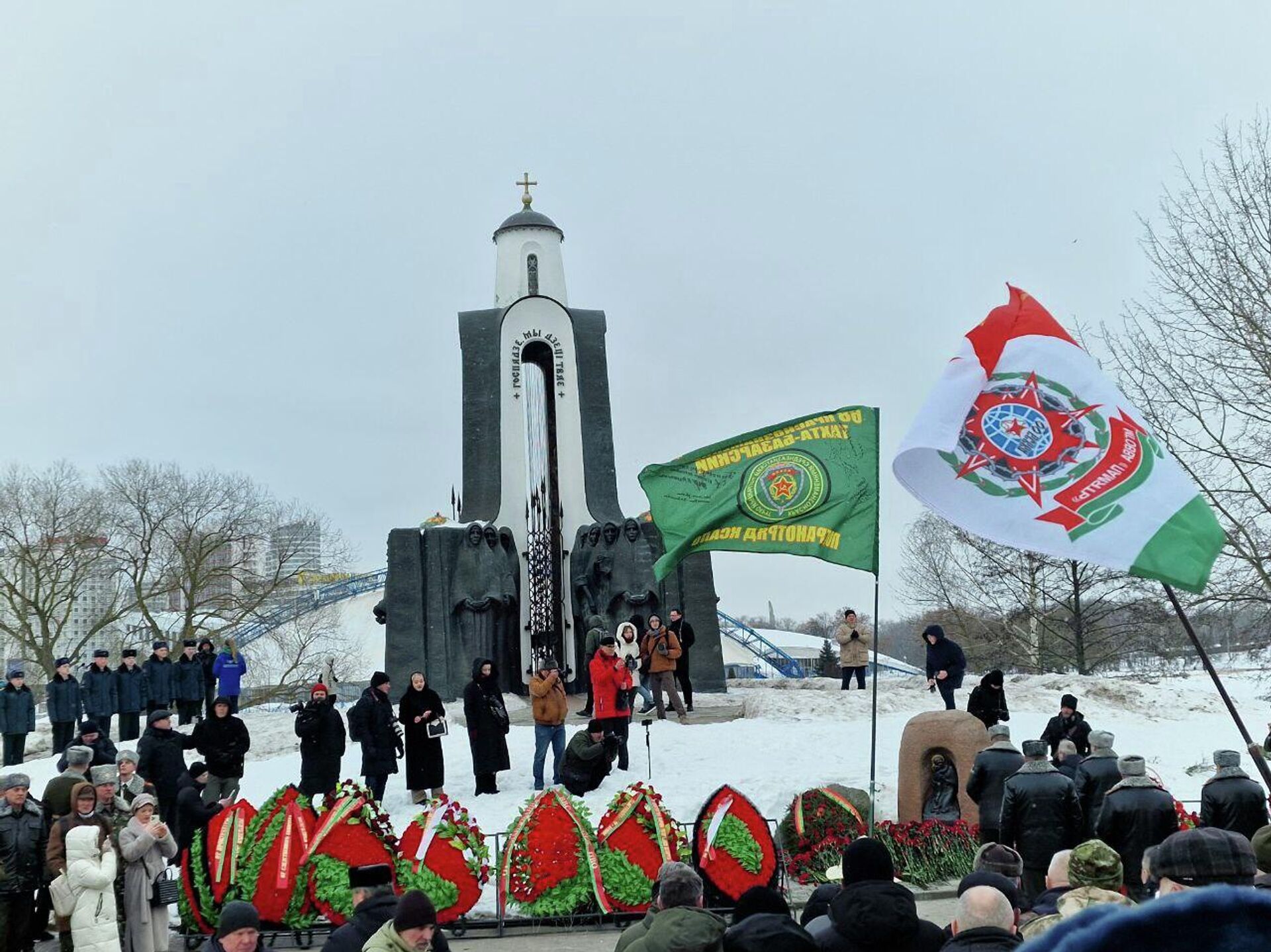 Возложение цветов к памятнику воинам-интернационалистам в на Острове памяти и скорби в Минске Возложение цветов к памятнику воинам-интернационалистам в на Острове памяти и скорби в Минске - Sputnik Беларусь, 1920, 15.02.2026