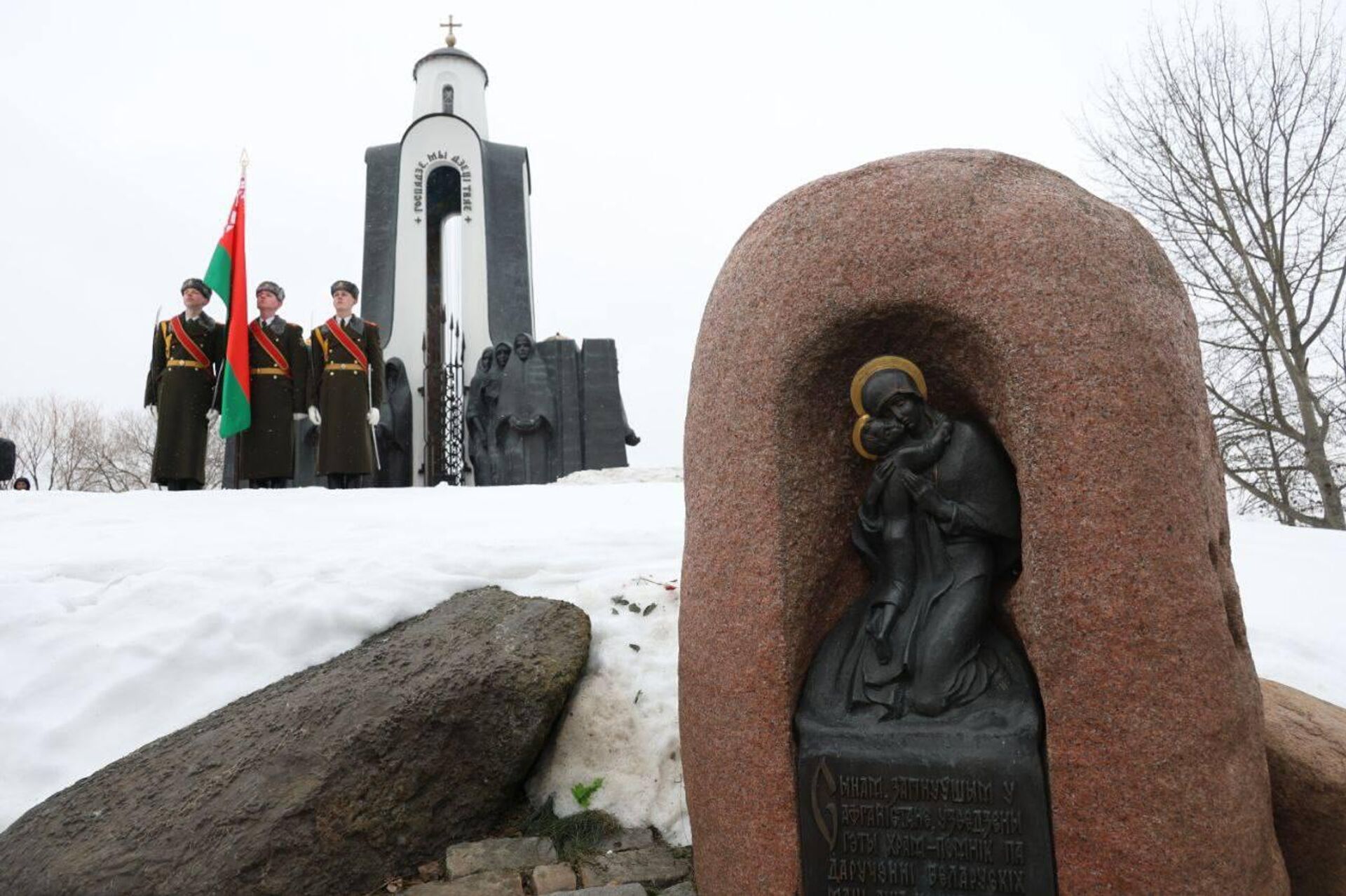 Возложение цветов к памятнику воинам-интернационалистам в на Острове памяти и скорби в Минске Возложение цветов к памятнику воинам-интернационалистам в на Острове памяти и скорби в Минске - Sputnik Беларусь, 1920, 15.02.2026