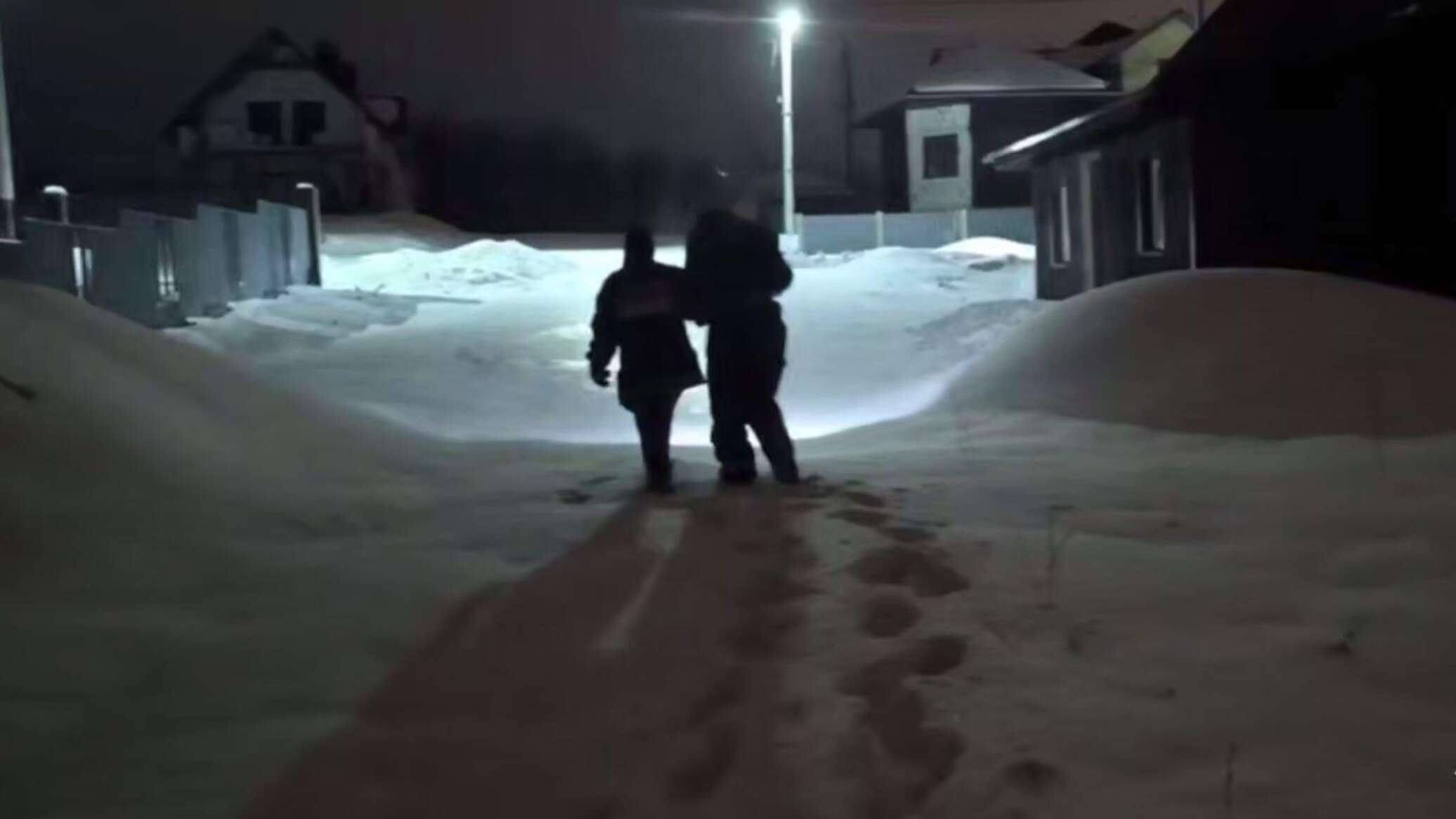 Женщина с ребенком заблудились в лесу в Минском районе: их нашли спасатели