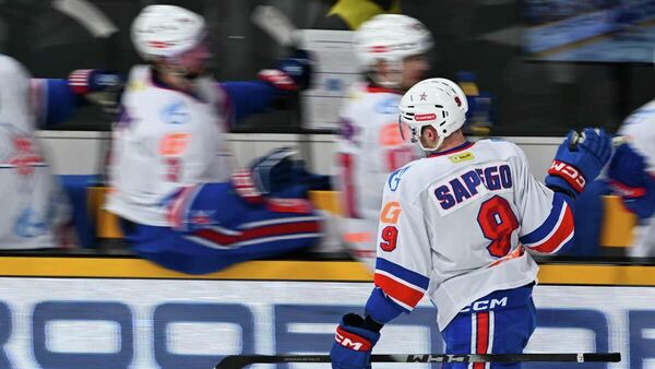 Белорусский защитник хоккейного клуба СКА Сергей Сапего  - Sputnik Беларусь