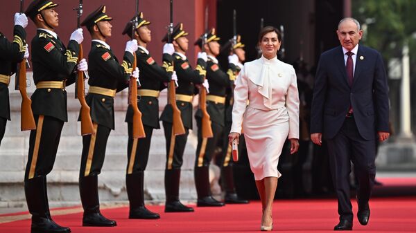 Никола Пашинян и Анна Акопян - Sputnik Беларусь