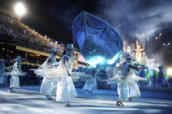 Участники карнавала в Рио-де-Жанейро.