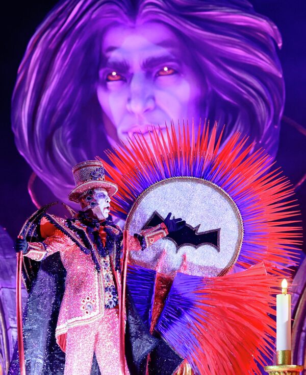 Участник карнавала в Рио-де-Жанейро, Бразилия.