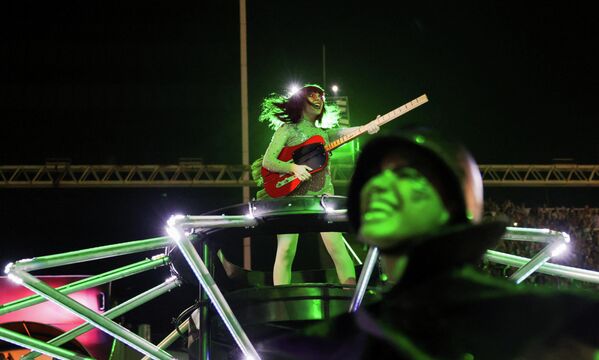 Еще один эффектный момент парада в Рио-де-Жанейро.